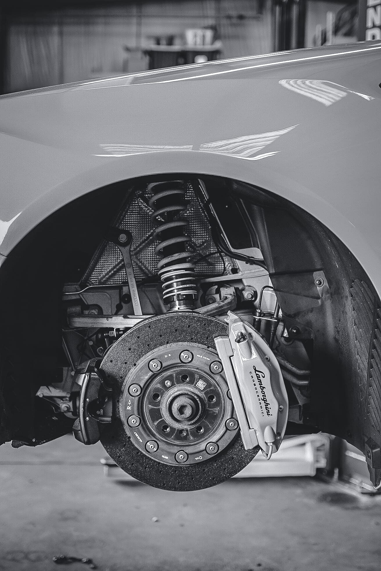 Lamborghini Huracan brake caliper painting service
