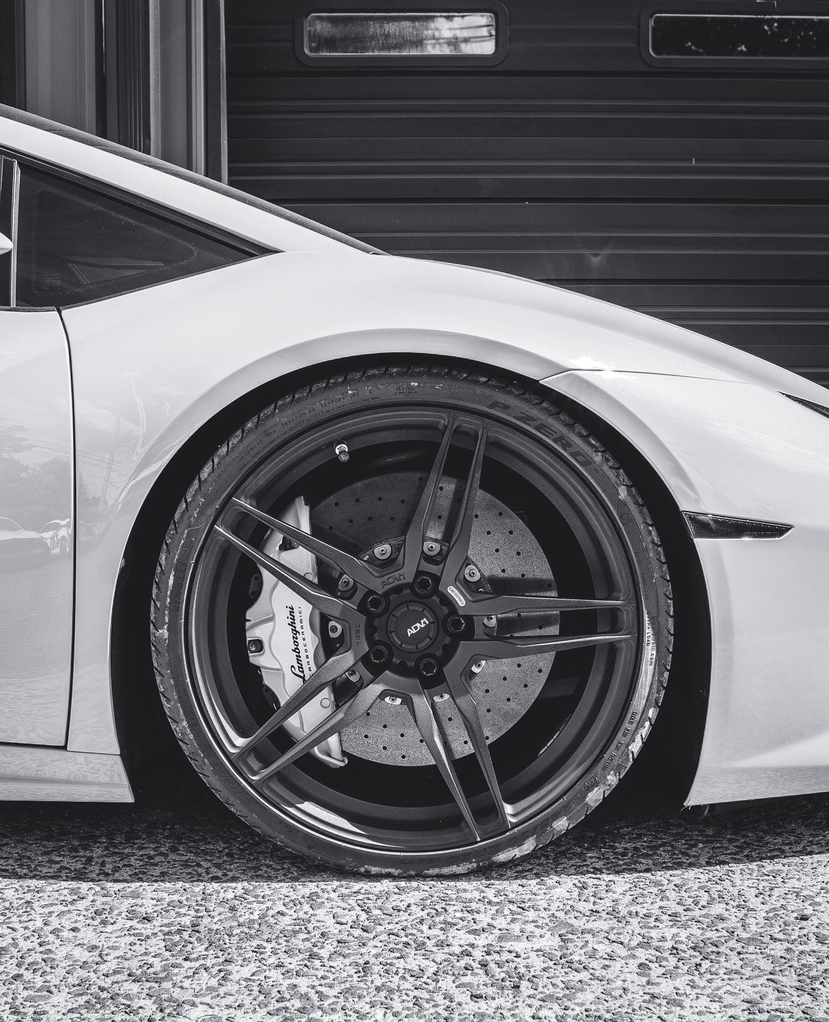Lamborghini Huracan brake caliper painting service