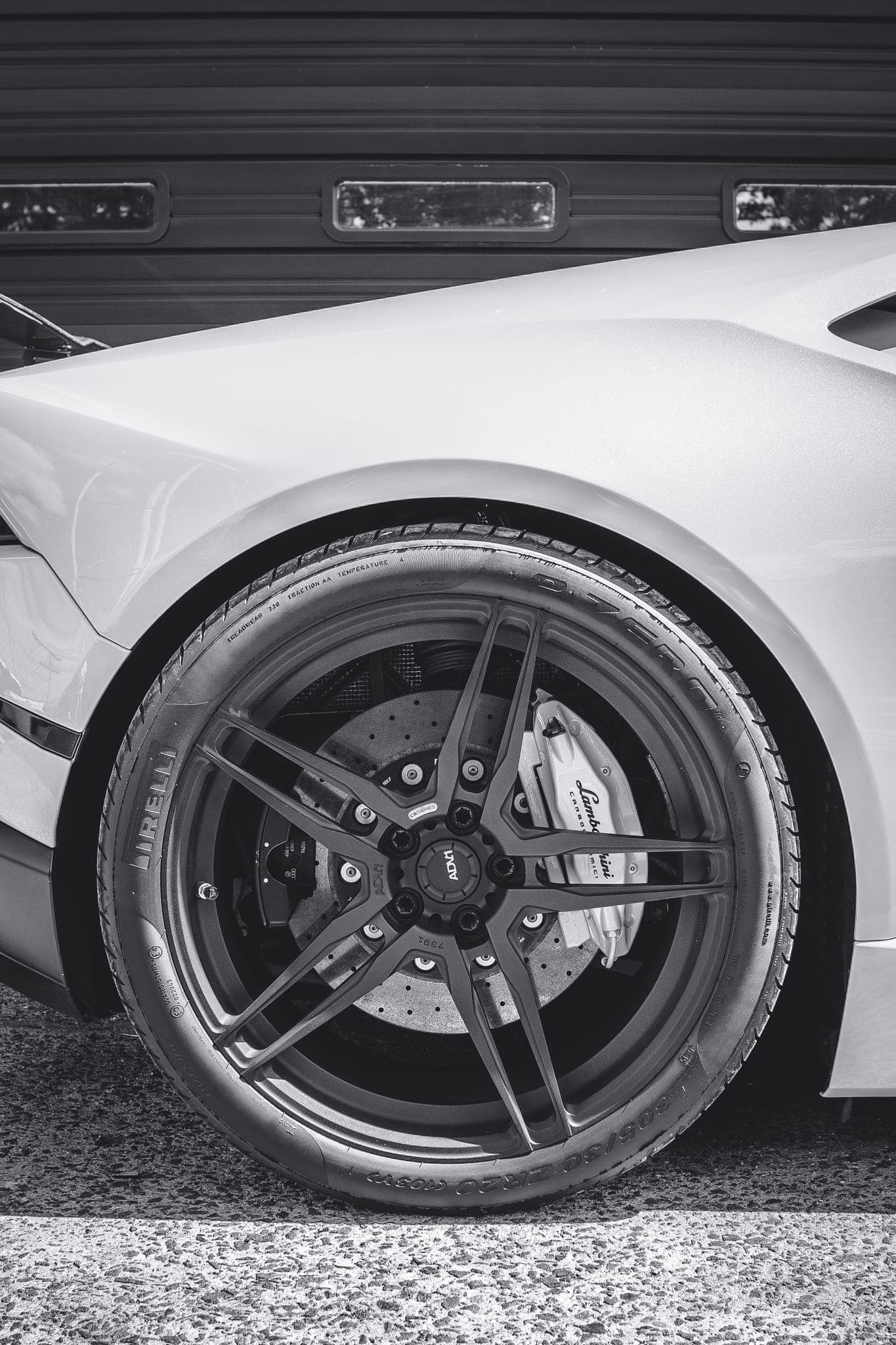 Lamborghini Huracan brake caliper painting service