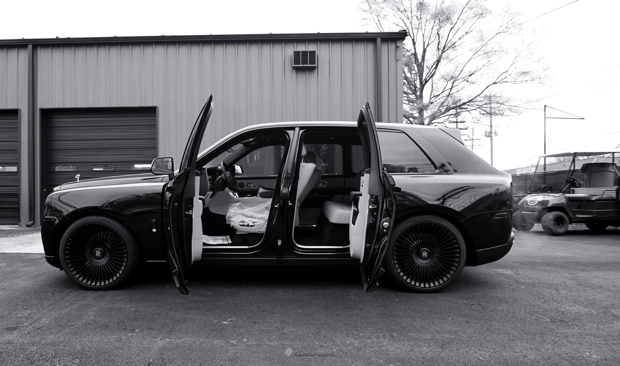 Rolls Royce Cullinan blacked out & 24" wheels at Eurowise
