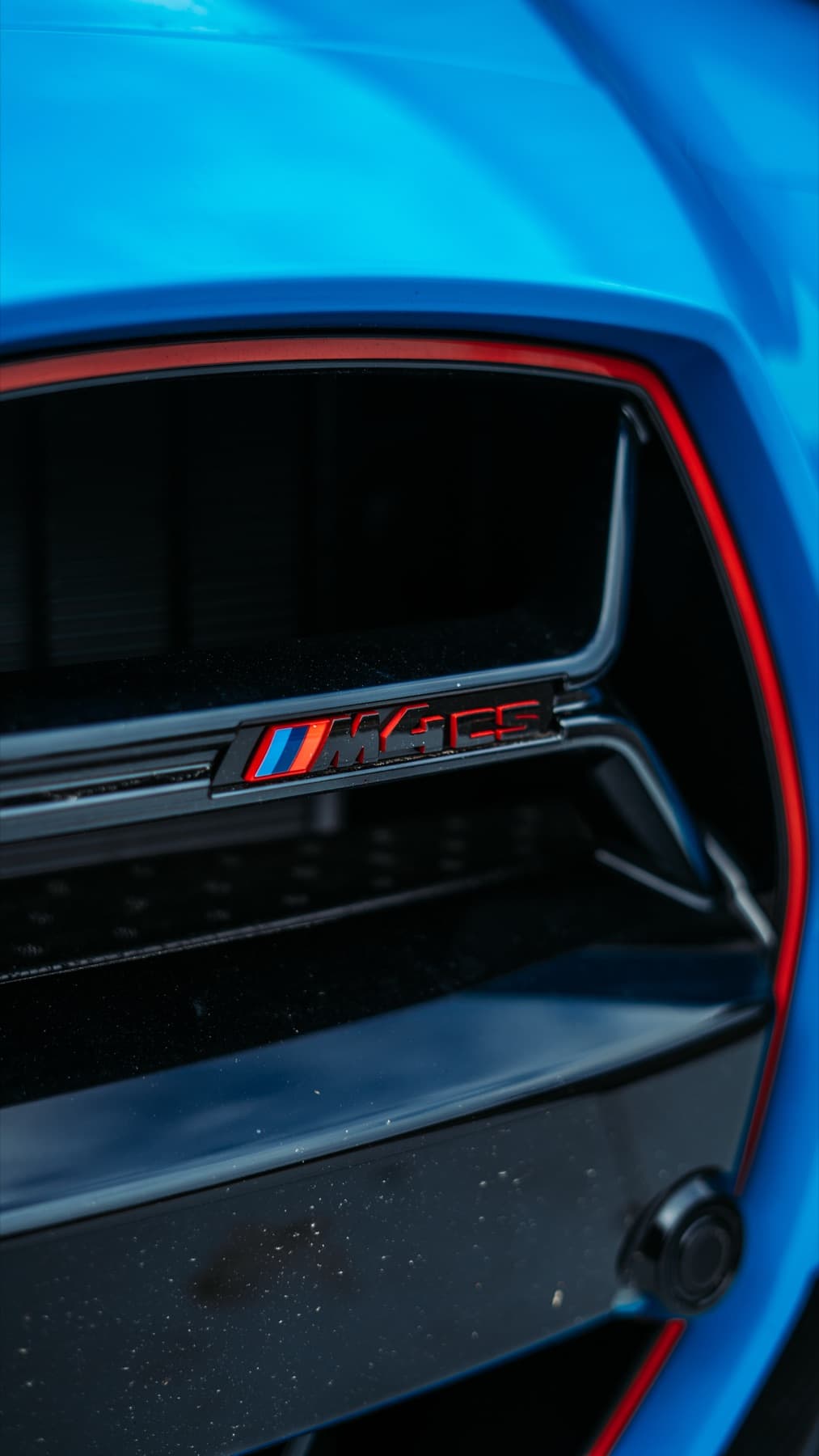 Grille detail on a blue BMW M4
