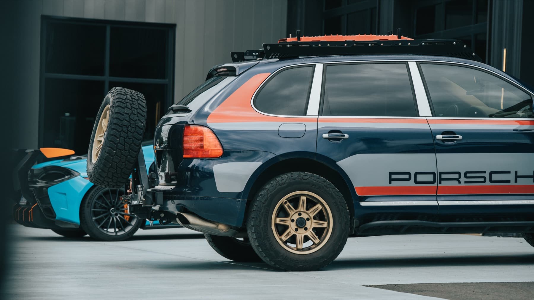 Porsche Cayenne in rally livery